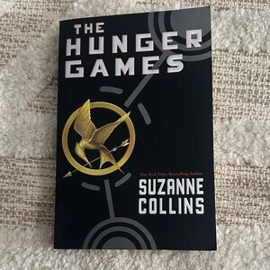 The Hunger Games by Suzanne Collins - Black Cover